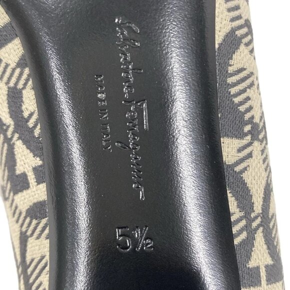 Salvatore Ferragamo -Cream Dark Gray Gold Women's Pumps  150-080925 - Picture 8 of 8